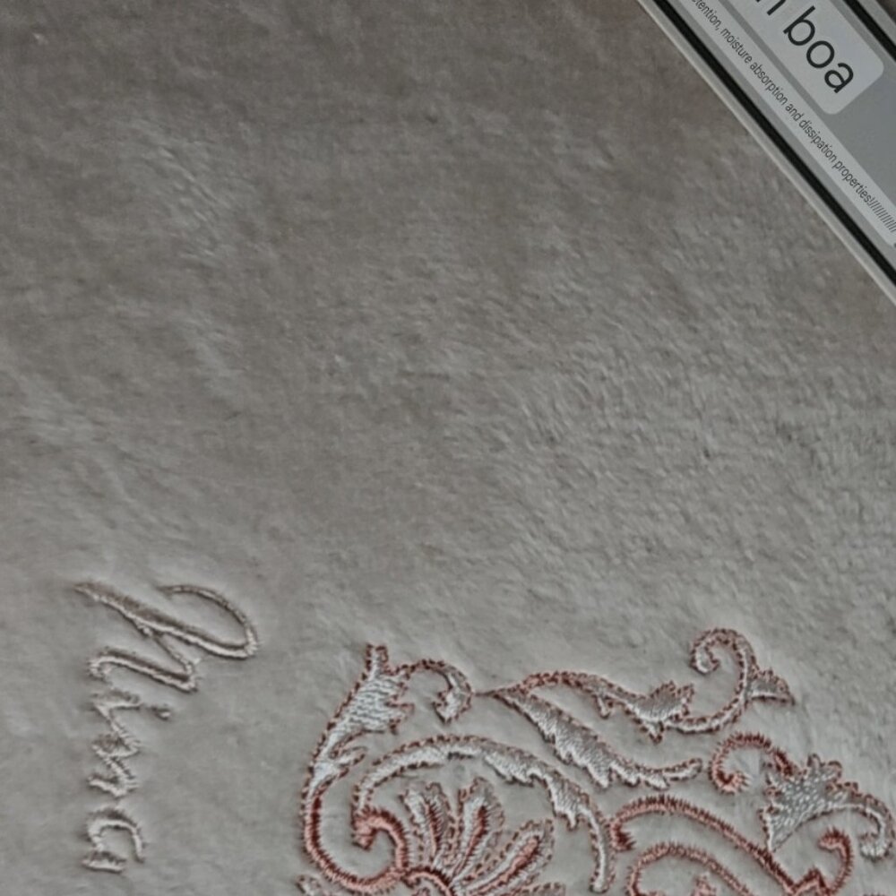 Nina Ricci Blanket - Picture 16 of 16